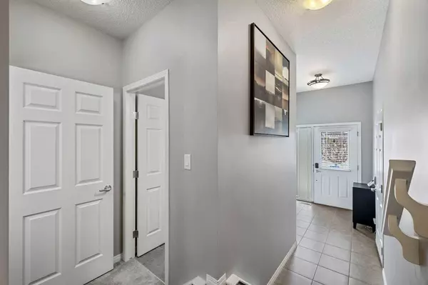 70 Hillcrest SQ SW, Airdrie, AB T4B 4H9