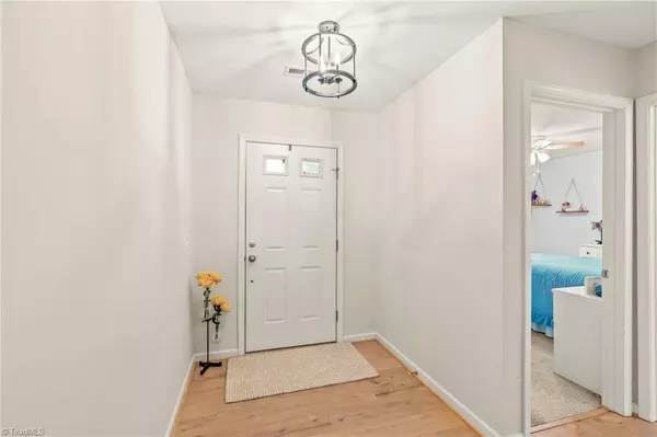 5109 Moseley DR, Clemmons, NC 27012