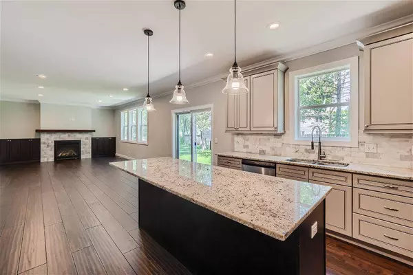 16280 Westgate LN, Eden Prairie, MN 55344