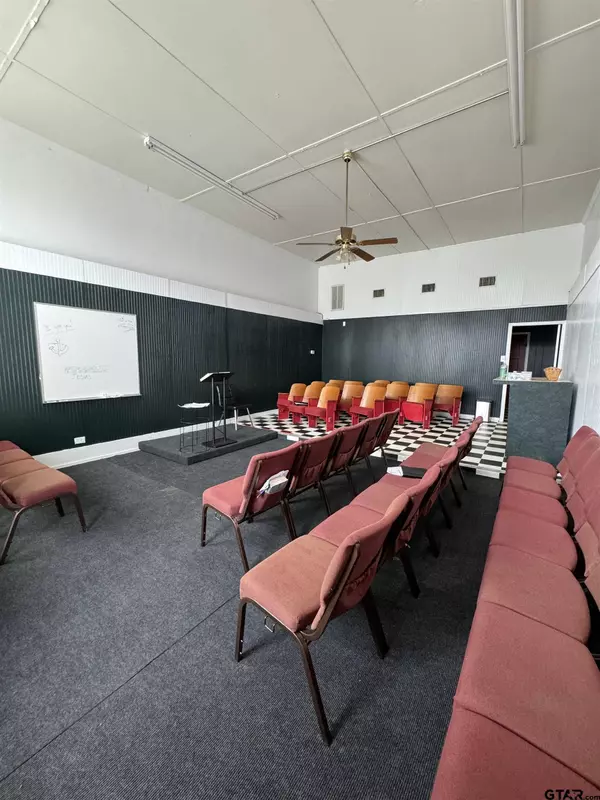 129 W Duval St, Troup, TX 75789