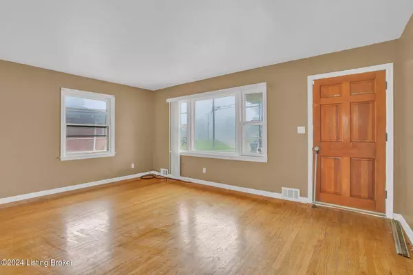 4911 Hartford Ln, Louisville, KY 40216