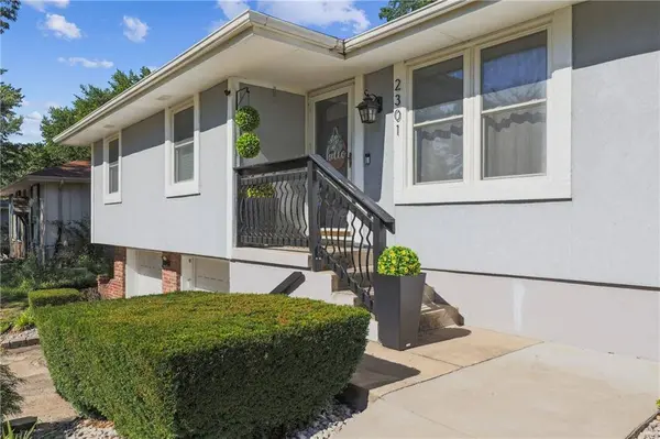 2301 S Park AVE, Oak Grove, MO 64075