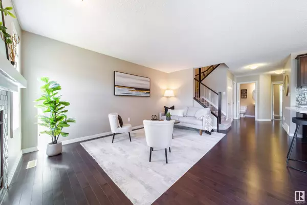 17533 13 AV SW, Edmonton, AB T6W 2J8