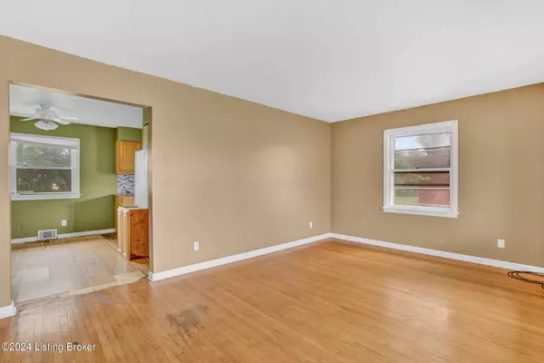 4911 Hartford Ln, Louisville, KY 40216