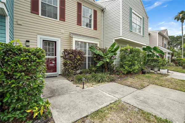 16130 RAMBLING VINE DR E, Tampa, FL 33624