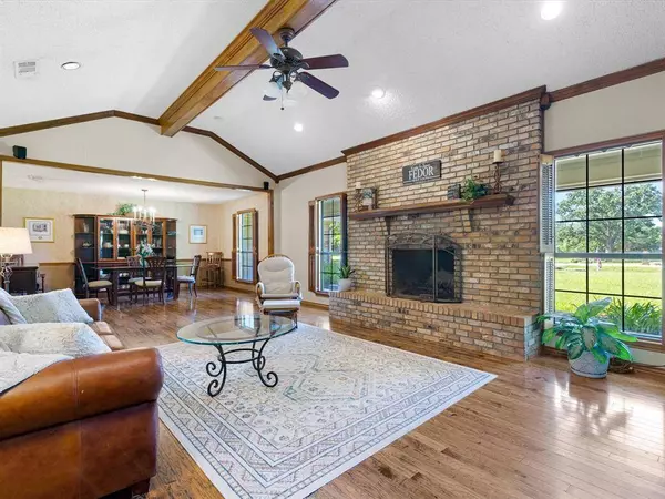 300 Oak Trail Drive, Double Oak, TX 75077