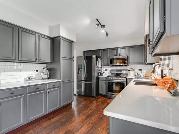 2051 Crossing LN, Naperville, IL 60540