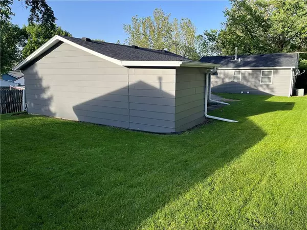 4040 51st Street, Des Moines, IA 50310