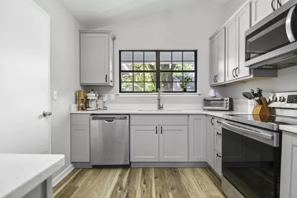 8210 Timberidge Ct, North Charleston, SC 29420