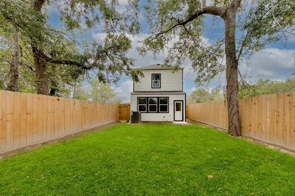 8703 Sunderland RD, Houston, TX 77028