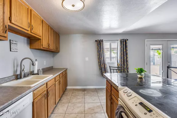 13051 N 41ST Place, Phoenix, AZ 85032