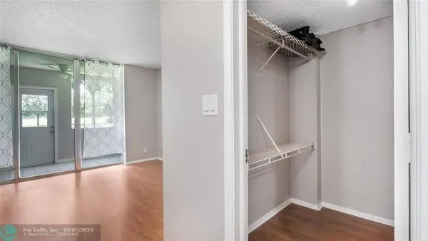 9421 Evergreen Pl  #106, Davie, FL 33324