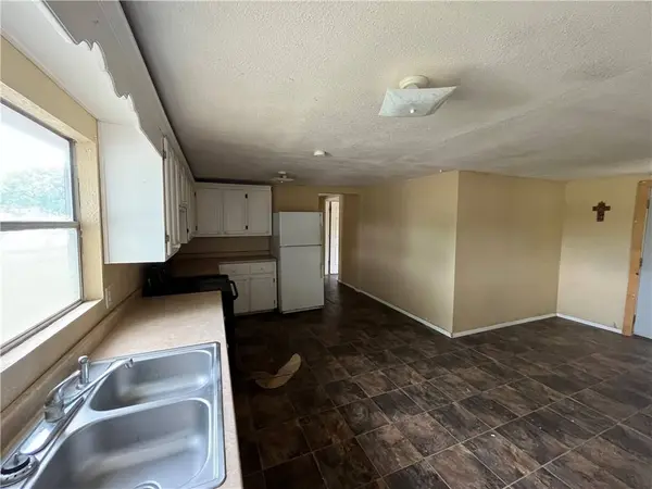 611 E Theodora ST, San Diego, TX 78384