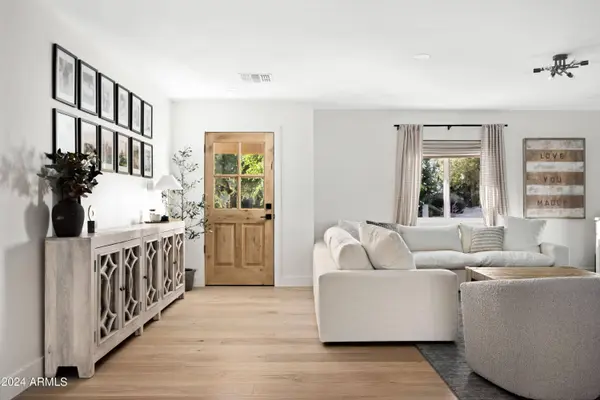 7021 E DREYFUS Avenue, Scottsdale, AZ 85254