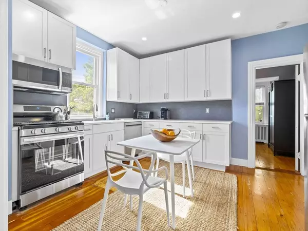 137 Walnut St #3, Brookline, MA 02445