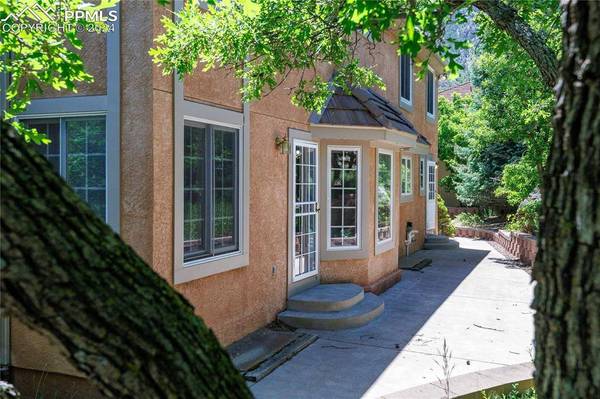 30 Ellsworth ST, Colorado Springs, CO 80906