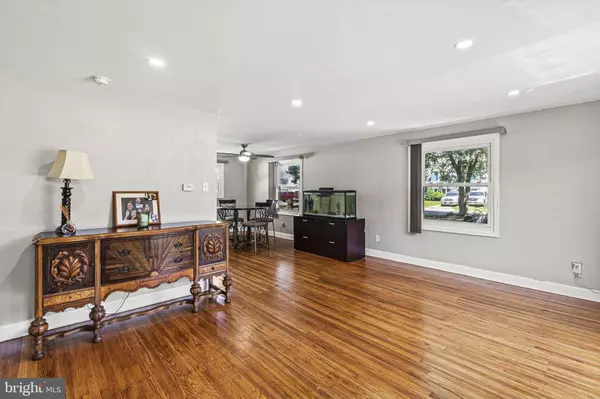 272 JUSTICE DR, Penns Grove, NJ 08069