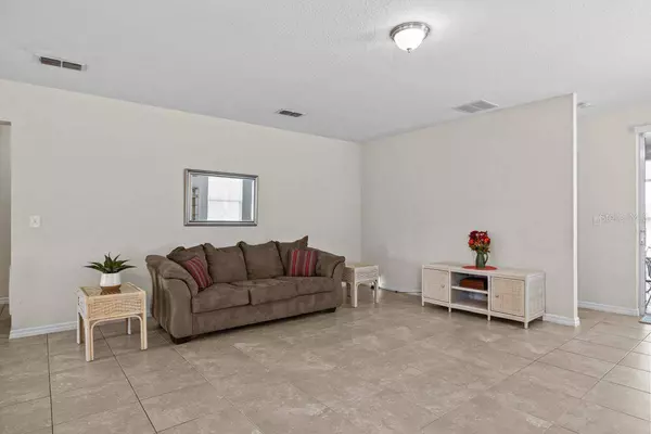 325 RED KITE DR, Groveland, FL 34736