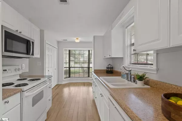 34 Forest Lake Drive, Simpsonville, SC 29681