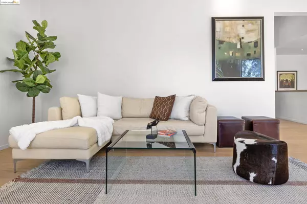 7725 Skyline Blvd, Oakland, CA 94611