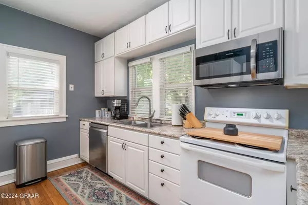 709 COTTONWOOD Street, Grand Forks, ND 58201