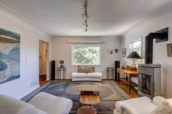 1125 Maggie ST SE, Calgary, AB T2G4L8