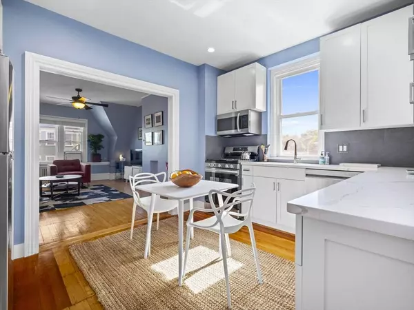 137 Walnut St #3, Brookline, MA 02445