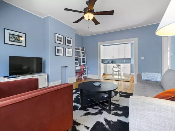 137 Walnut St #3, Brookline, MA 02445