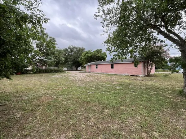 611 E Theodora ST, San Diego, TX 78384