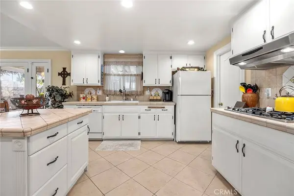 1517 E 19th ST, Santa Ana, CA 92705