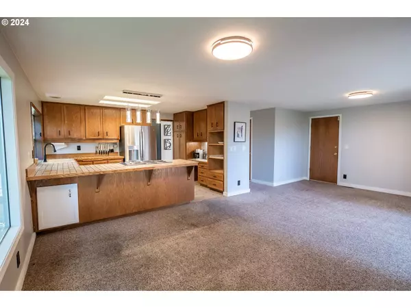 784 BROOKSIDE DR, Eugene, OR 97405