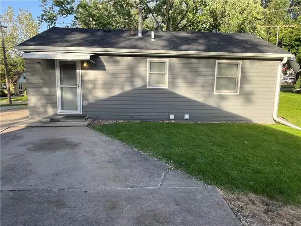 4040 51st Street, Des Moines, IA 50310