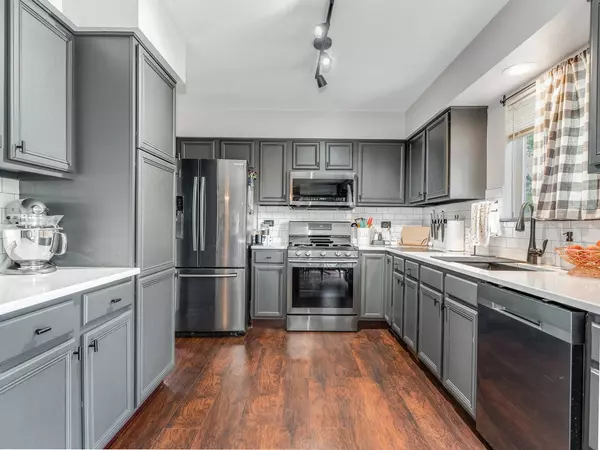 2051 Crossing LN, Naperville, IL 60540