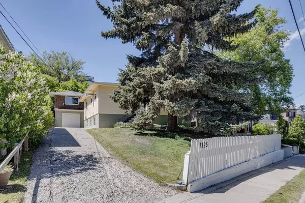 1125 Maggie ST SE, Calgary, AB T2G4L8