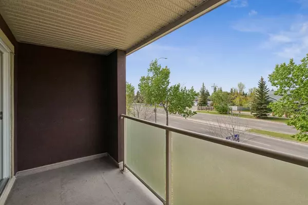 2600 Edenwold HTS NW #33, Calgary, AB T3A 3Y5