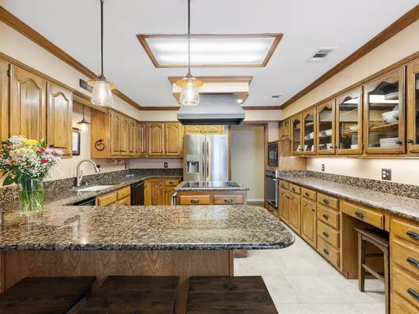 300 Oak Trail Drive, Double Oak, TX 75077