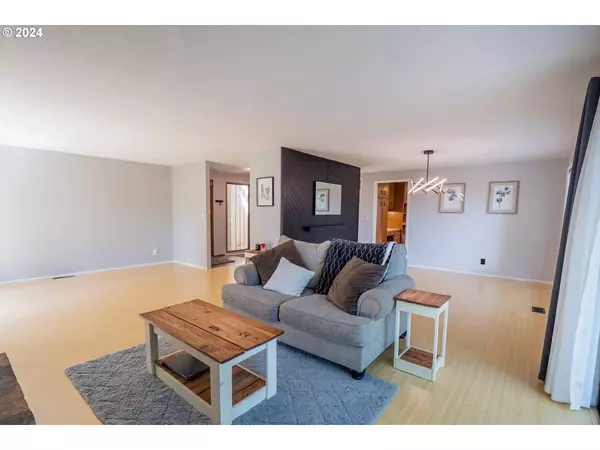 784 BROOKSIDE DR, Eugene, OR 97405