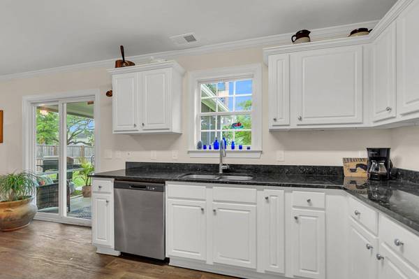 432 Black Horse Rd, Moncks Corner, SC 29461