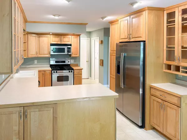 18945 Easton RD, Deephaven, MN 55391