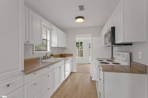 34 Forest Lake Drive, Simpsonville, SC 29681