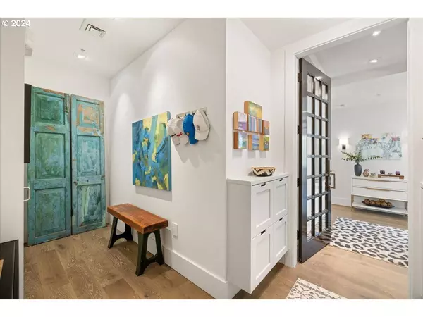 137 FURNACE ST, Lake Oswego, OR 97034