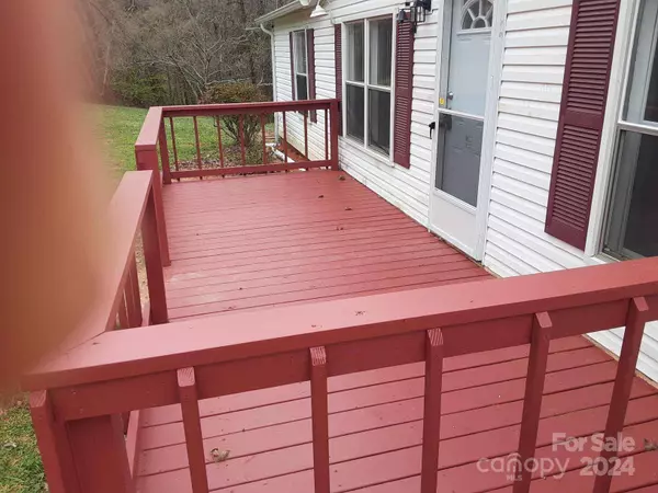 7295 Honeysuckle DR, Hickory, NC 28602