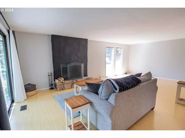 784 BROOKSIDE DR, Eugene, OR 97405