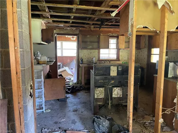 105 Young Hickory CT, Mcleansville, NC 27301