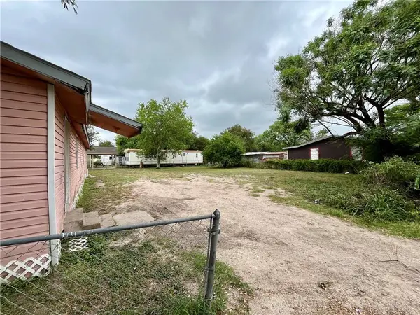 611 E Theodora ST, San Diego, TX 78384
