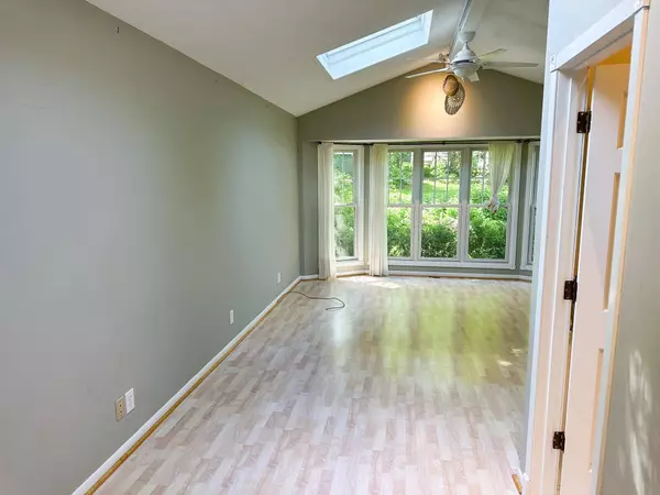 18945 Easton RD, Deephaven, MN 55391