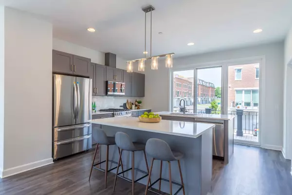 1251 Gateway CT, Northbrook, IL 60062