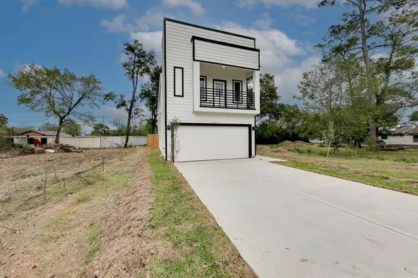 8703 Sunderland RD, Houston, TX 77028