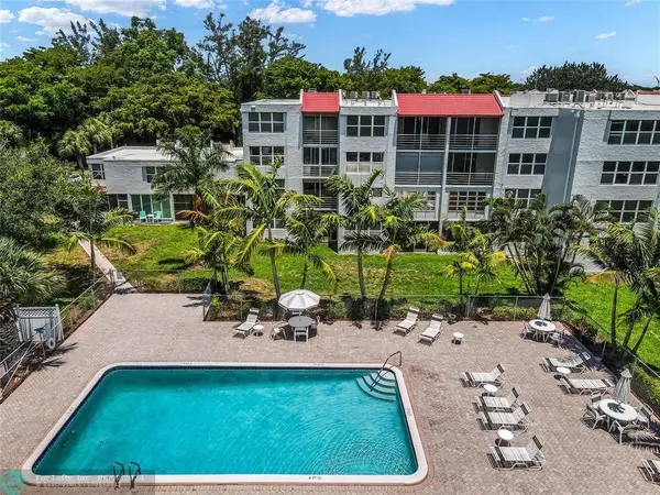 9421 Evergreen Pl  #106, Davie, FL 33324