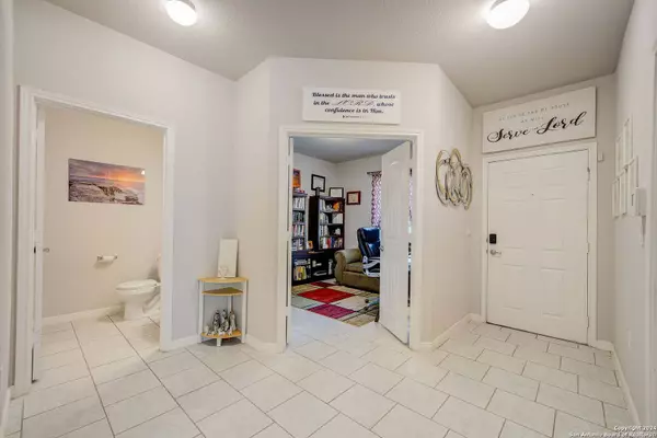 5946 LARKSPUR VLY, San Antonio, TX 78218-2327